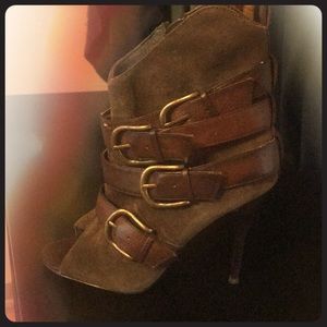 Women’s size 7 Baker’s bootie heels.